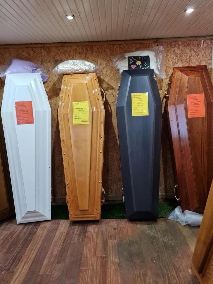 Nous proposons plusieurs choix d’articles funéraires et de décoration de sépulture.